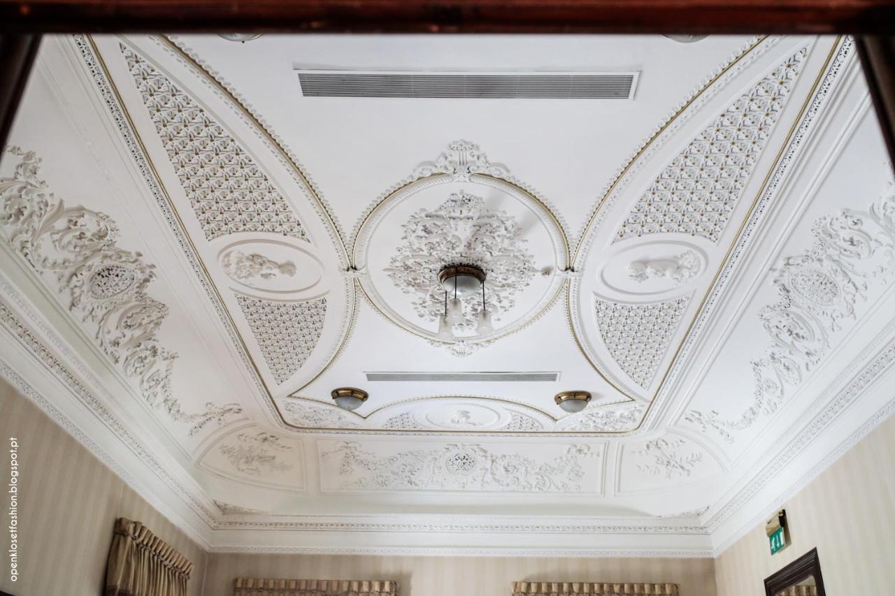 Hotel Quinta das Lagrimas - Small Luxury Hotels Coimbra Esterno foto The ceiling of the main hall