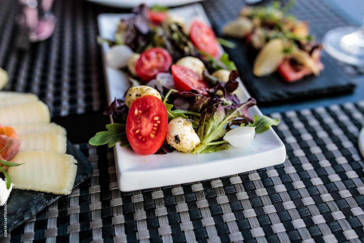 Hotel Quinta das Lagrimas - Small Luxury Hotels Coimbra Esterno foto A salad with mozzarella cheese