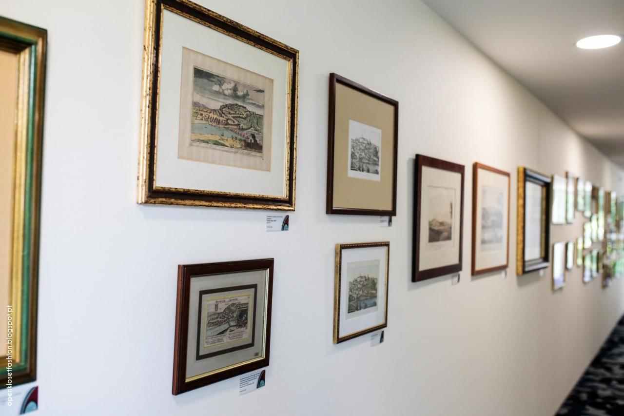 Hotel Quinta das Lagrimas - Small Luxury Hotels Coimbra Esterno foto Artwork on display at the National Maritime Museum