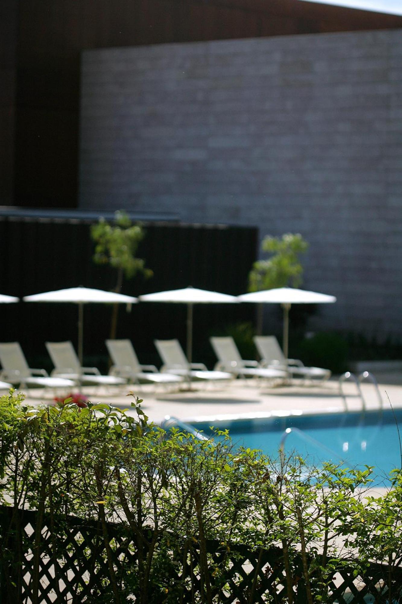 Hotel Quinta das Lagrimas - Small Luxury Hotels Coimbra Esterno foto The swimming pool at the hotel
